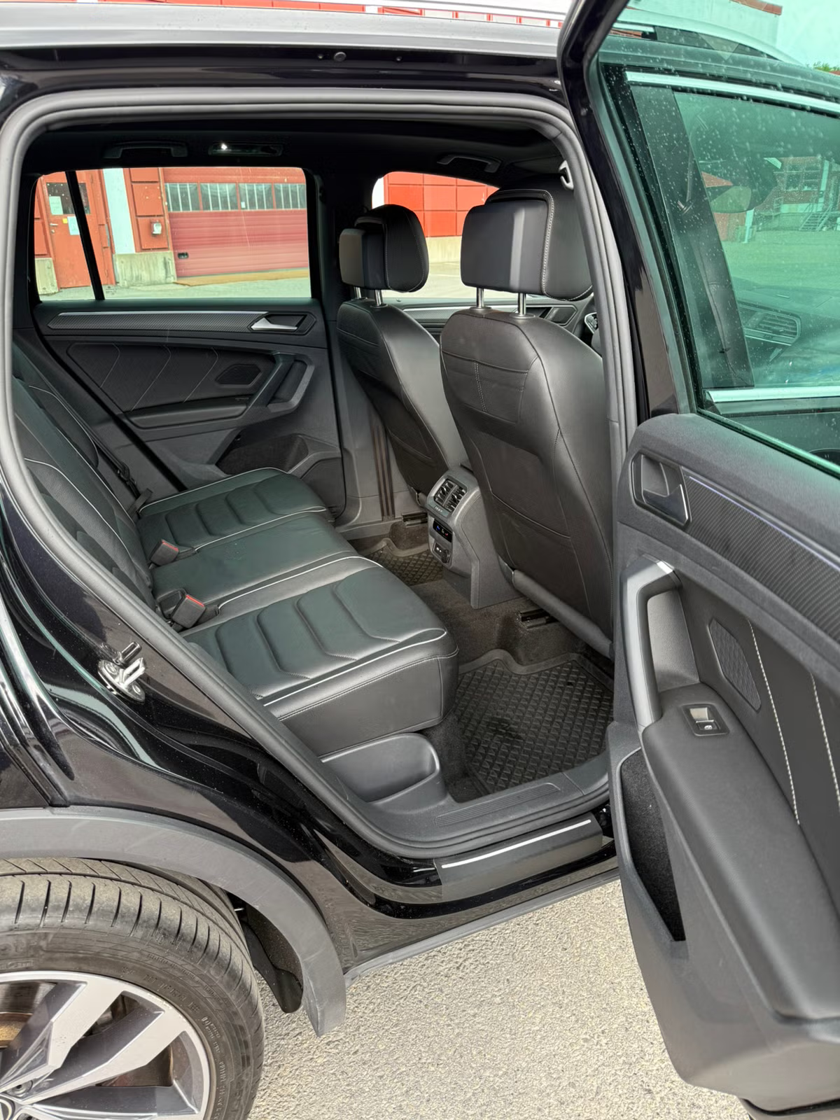 Volkswagen Tiguan eHybrid R-Line 2023 26