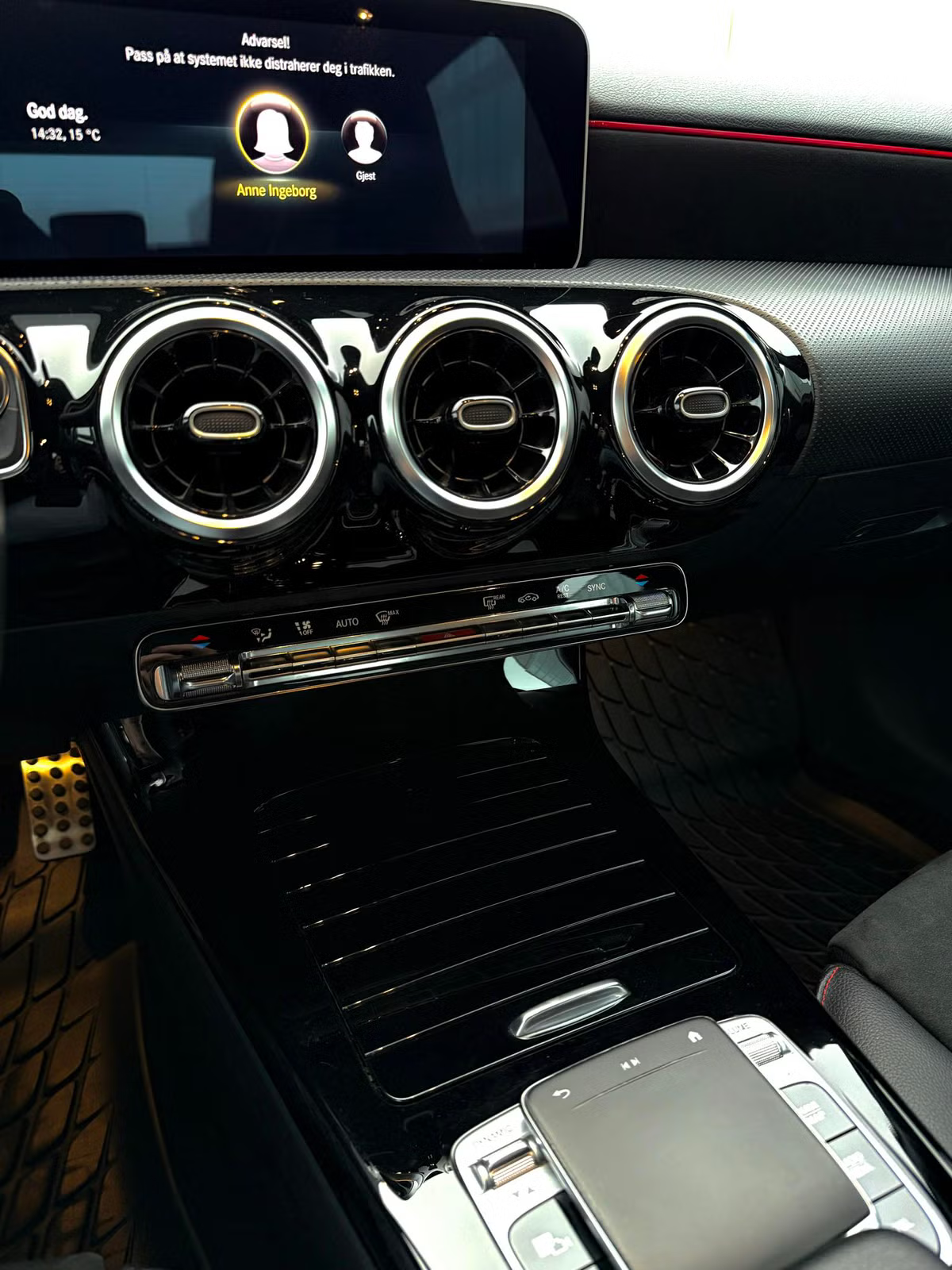 Mercedes-Benz A180 AMG Line 2019 13