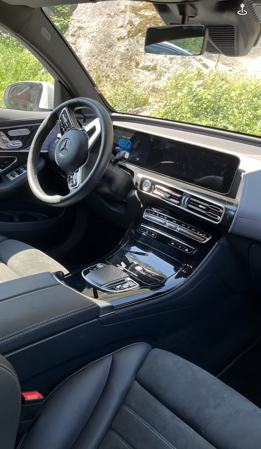 Mercedes-Benz EQC 2021 9