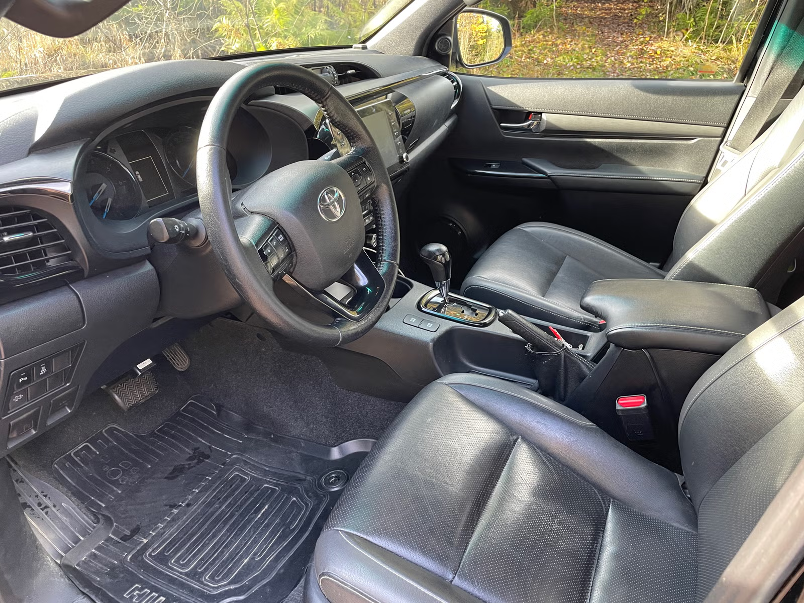 Toyota HiLux 2021 8