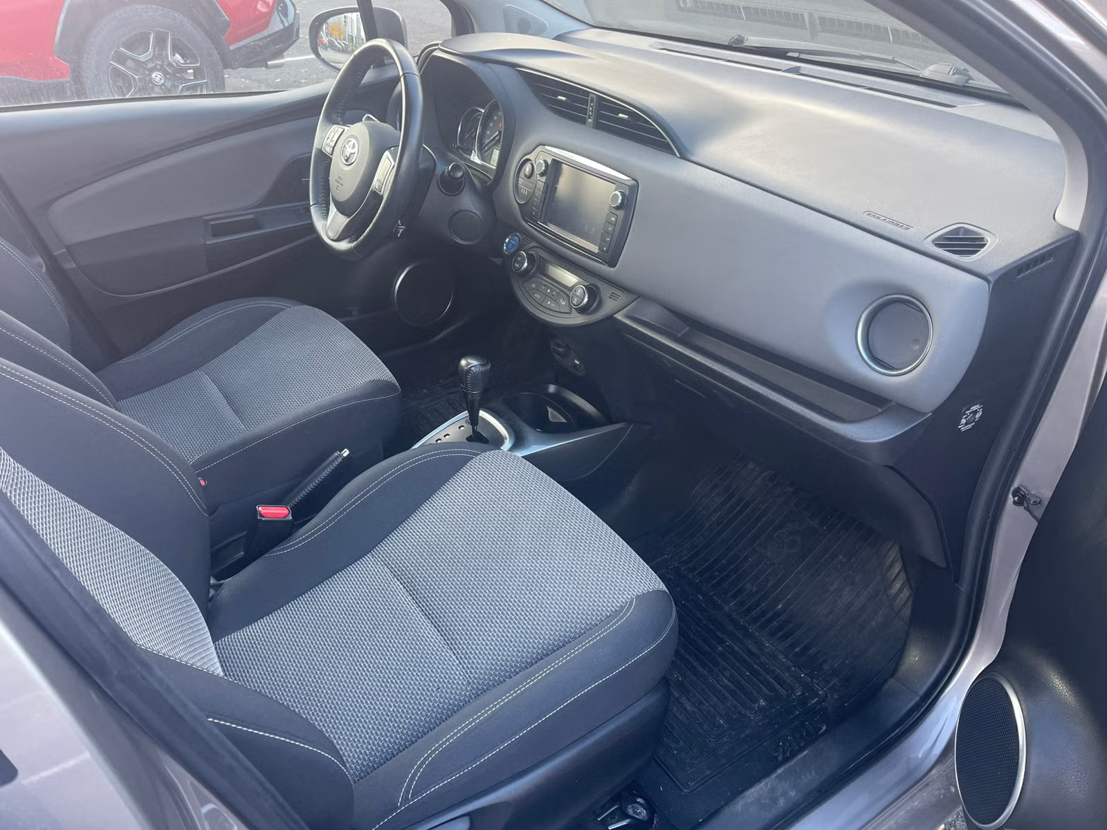 Toyota Yaris 2015 11