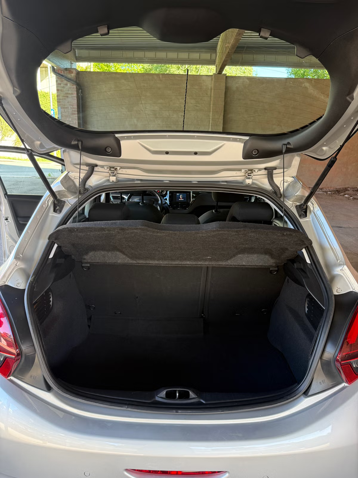 Peugeot 208 2010 7