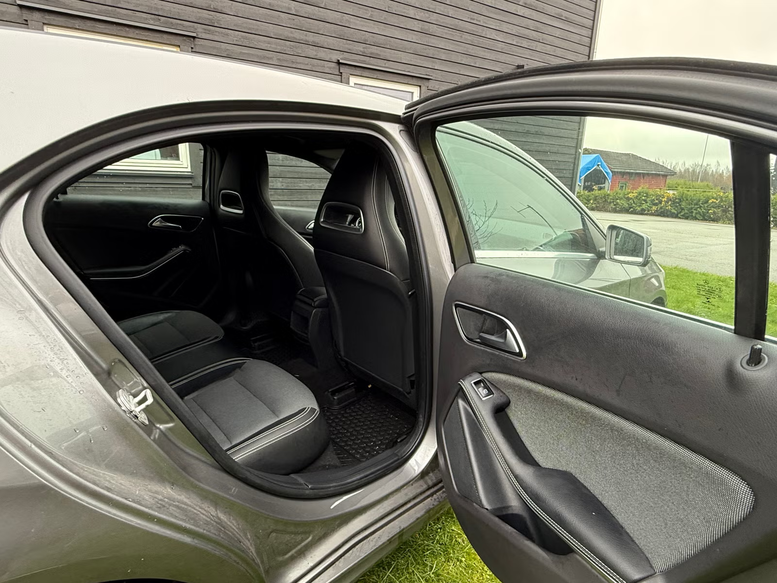 Mercedes-Benz A160 2016 23