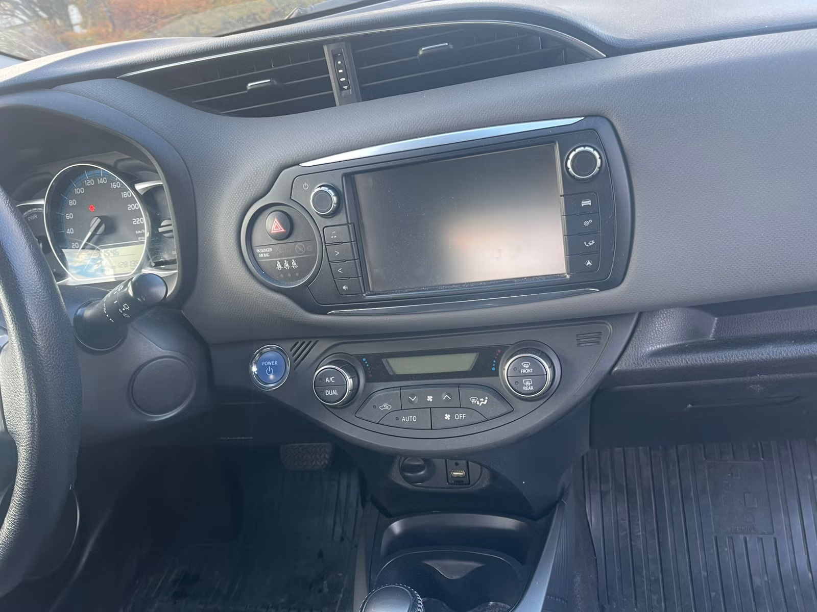 Toyota Yaris 2015 7