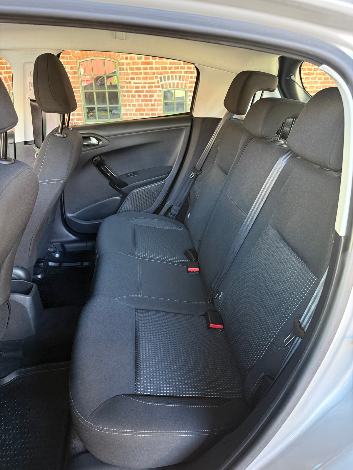 Peugeot 208 2010 5