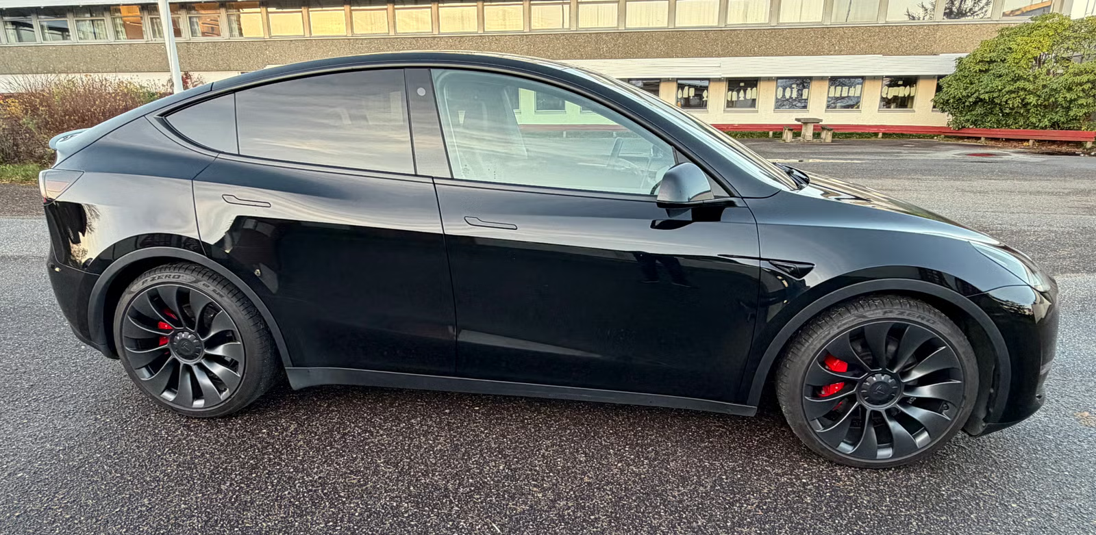 Tesla Model Y Performance 2023 4