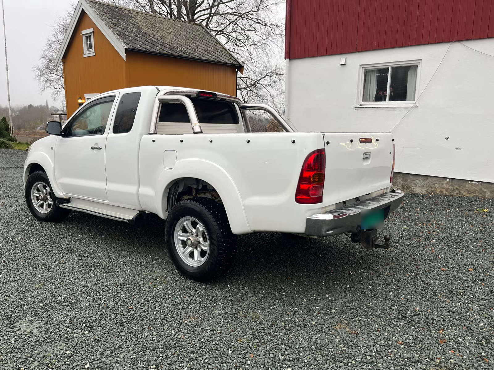 Toyota HiLux 2010 3