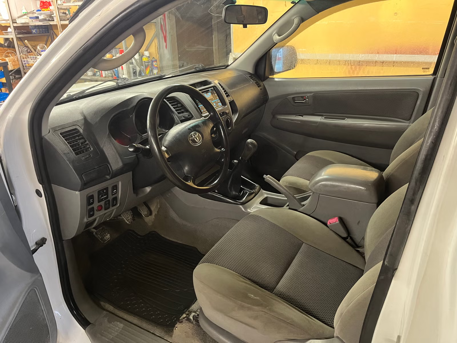 Toyota HiLux 2010 8
