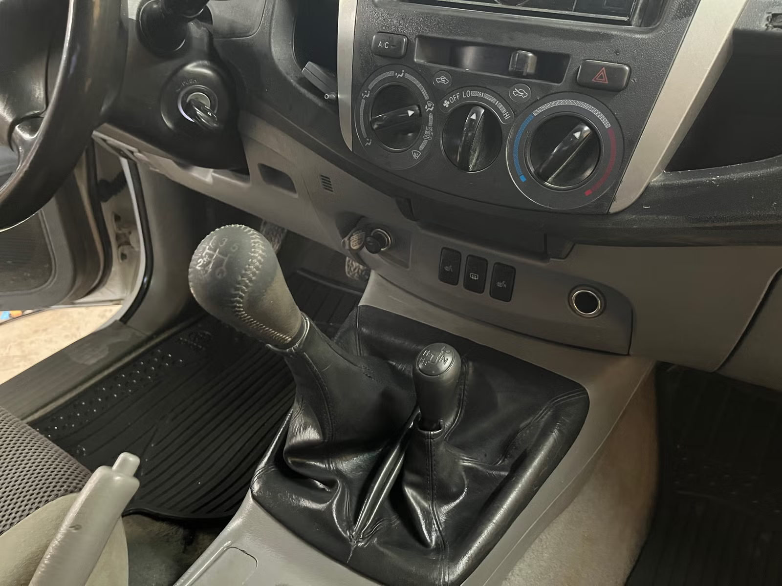 Toyota HiLux 2010 9