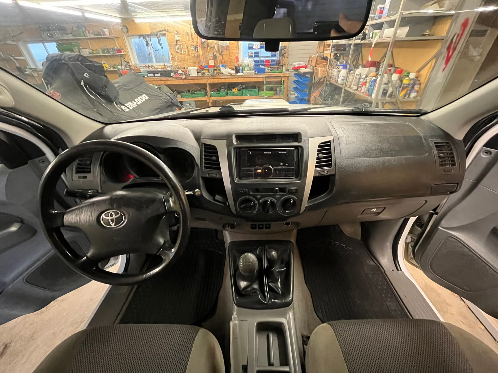 Toyota HiLux 2010 11