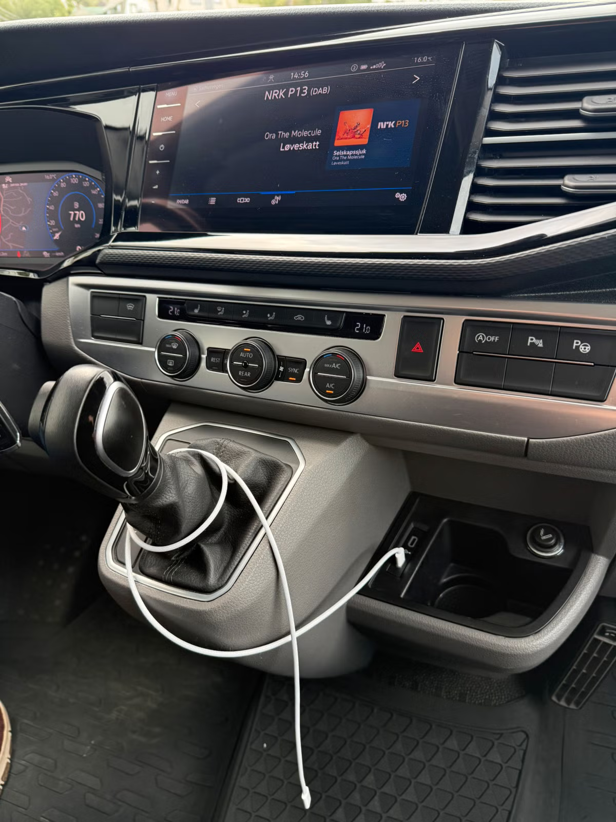 Volkswagen Caravelle 2020 13
