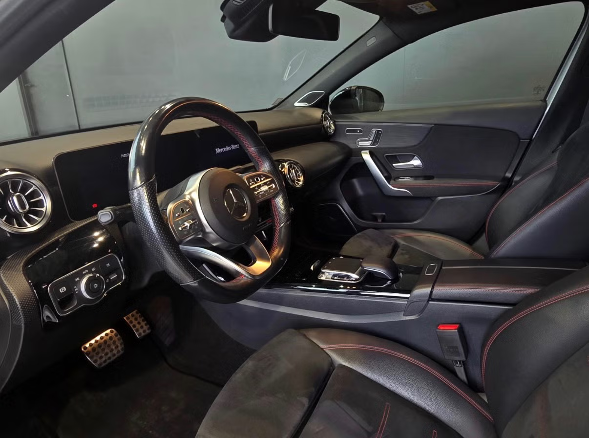 Mercedes-Benz A200 Sedan (AMG) 2019 23
