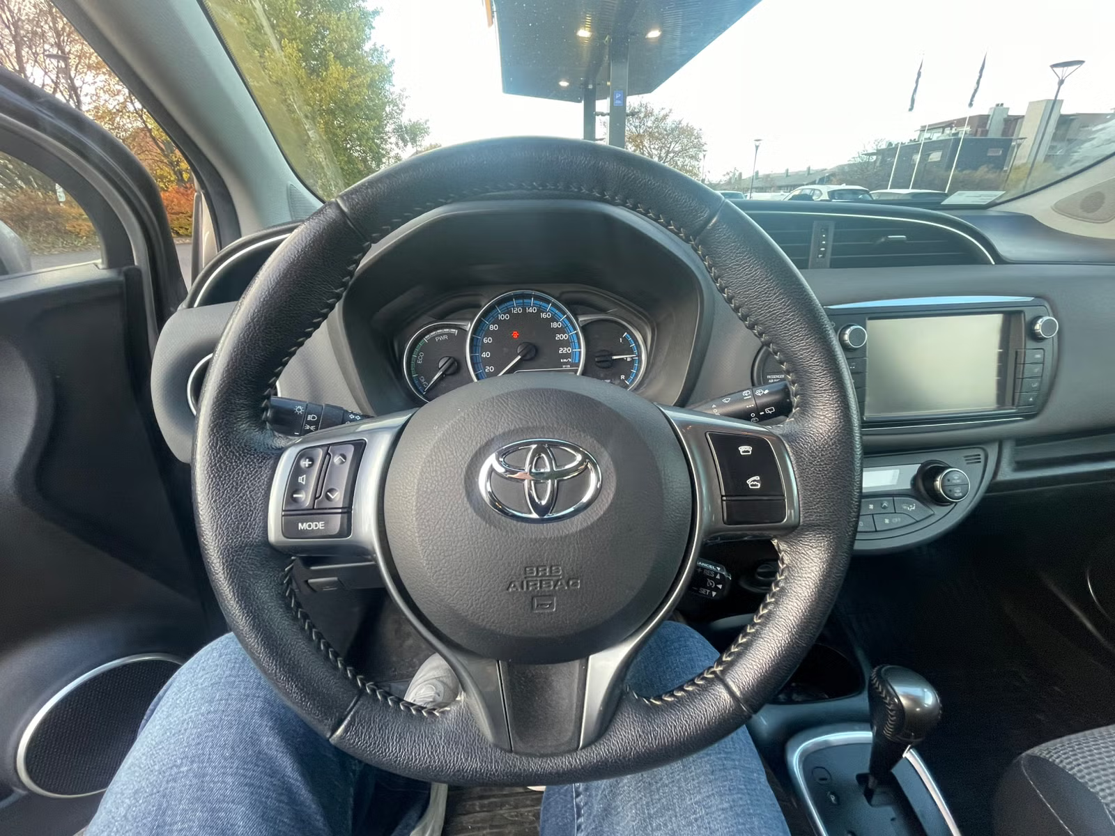 Toyota Yaris 2015 5